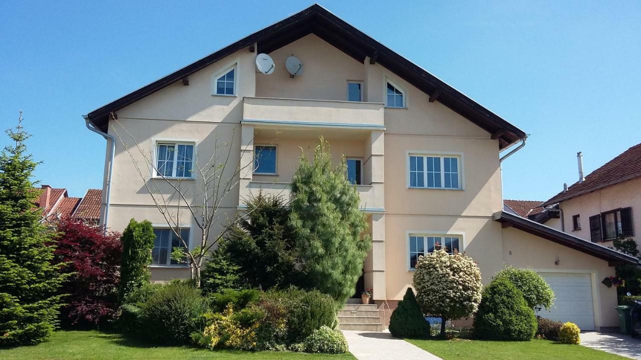 Apartments Place4You Bjelovar Eksteriør bilde